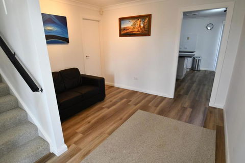 Ascot Gardens Serviced Apartments - Foster Accommodation 3
