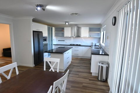 Ascot Gardens Serviced Apartments - Foster Accommodation 2