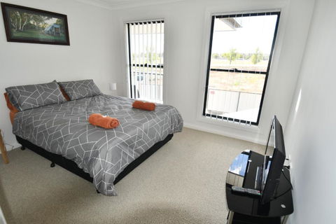 Ascot Gardens Serviced Apartments - Foster Accommodation 1