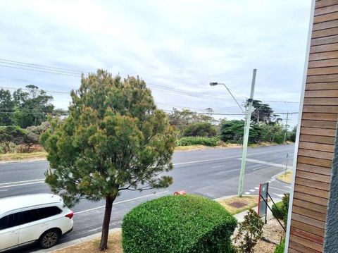 Aspendale Beach Escape -Walk To Mordialloc - Foster Accommodation 3