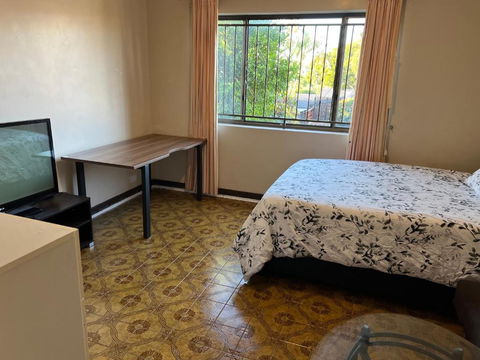 Aspley Bedroom & Share Bathroom With Other Guests - Foster Accommodation 2
