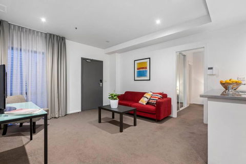 Astral Apartments. Spacious 2 Bed, 2 Bath Apartment In A Great Location. - Foster Accommodation 0