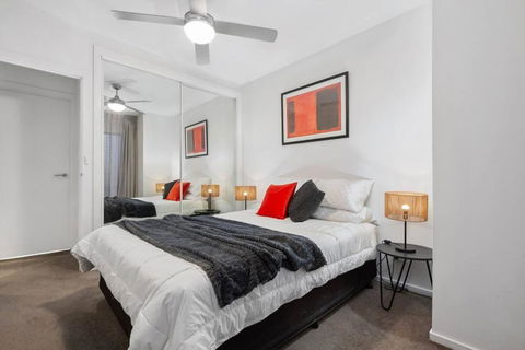 Astral Apartments. Spacious 2 Bed, 2 Bath Apartment In A Great Location. - Foster Accommodation 2