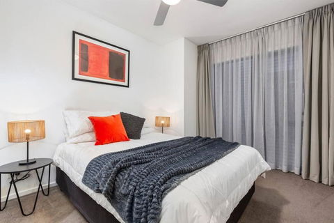 Astral Apartments. Spacious 2 Bed, 2 Bath Apartment In A Great Location. - Foster Accommodation 3