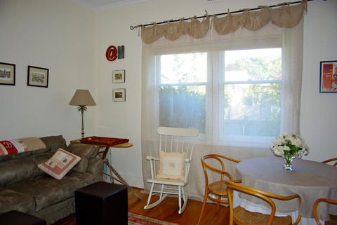 At Eleven - La Petite Maison - Foster Accommodation 3