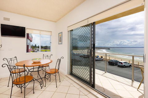 At The Beach, Debra Court Unit 5 - Foster Accommodation 0