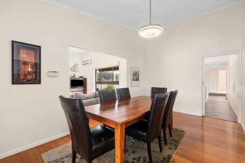 At The Hilltop - Sleeps 10 - Foster Accommodation 4
