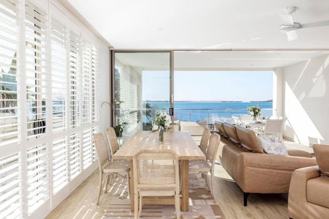Aura 3 Spectacular Beachside Views - Foster Accommodation 2