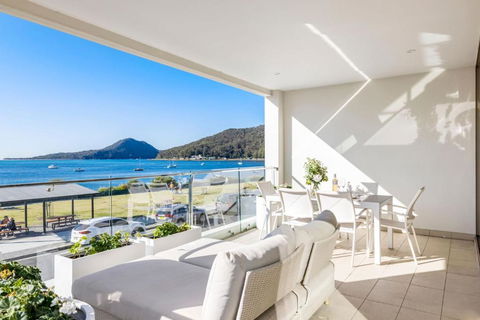 Aura 3 Spectacular Beachside Views - Foster Accommodation 0
