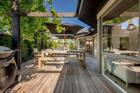 Aura Hot Tub Retreat - Unique Cedar Hot Tub Experience, 650m To Tyrone Foreshore - Foster Accommodation 3