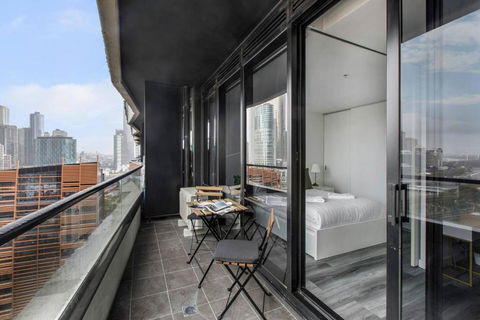 Aura Off Flinders Lane - A City Centre Balcony Abode - Foster Accommodation 3