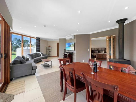 Aurora Cottages - Bellfield - Foster Accommodation 2