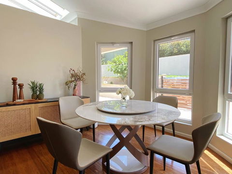 Aussie Escape Poolside Comfort And Relaxation - Foster Accommodation 4