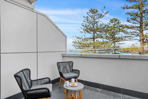 Austi Beach Escape - A Dreamy Oceanfront Haven - Foster Accommodation 2