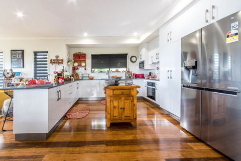 Austinmer - Cannonvale - Foster Accommodation 0