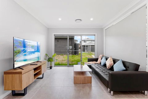 Austral Brand New 3Br House With WiFi & Parking - Foster Accommodation 2