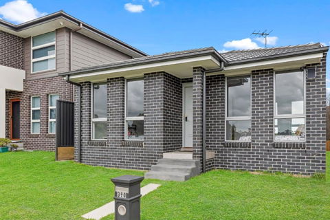 Austral Brand New 3Br House With WiFi & Parking - Foster Accommodation 0