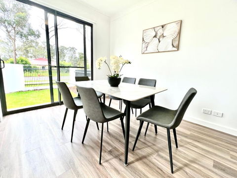 Austral Brand New Modern 4 Br Home - Foster Accommodation 2
