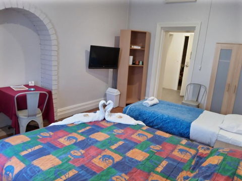 Austral Inn - Foster Accommodation 3