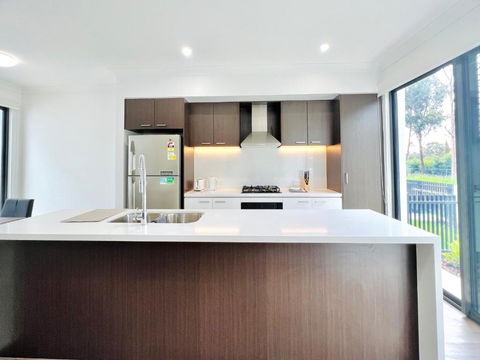 Austral Newly Built Modern 3 Br Home - Foster Accommodation 2