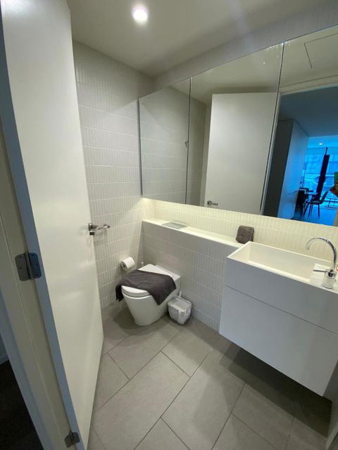 Australia 108 Luxury - Sleeps 5 - Foster Accommodation 1