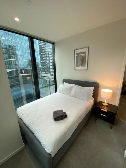 Australia 108 Luxury - Sleeps 5 - Foster Accommodation 0