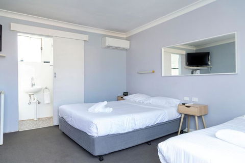 Australian Hotel Motel Yass - Foster Accommodation 2