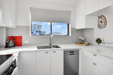 Avilla Court Stunning Views - Foster Accommodation 3