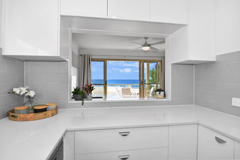 Avilla Court Stunning Views - Foster Accommodation 4