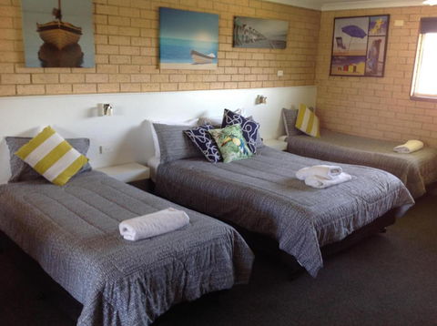 Avlon Gardens Motel - Foster Accommodation 3