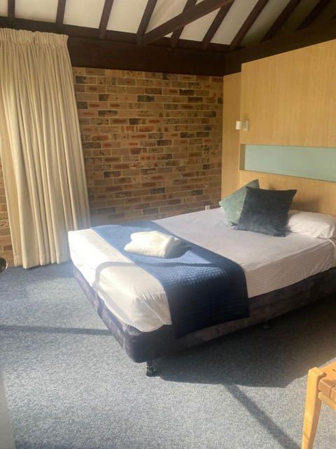 Avoca Beach Hotel - Foster Accommodation 3