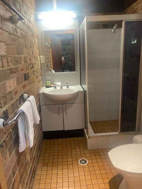 Avoca Beach Hotel - Foster Accommodation 2