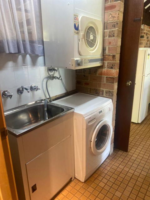 Avoca Beach Hotel - Foster Accommodation 1