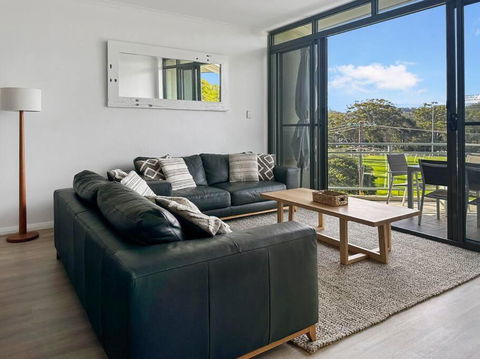 Avoca Coastal Retreat - Unit 13 Avoca Palms Resort - Foster Accommodation 1