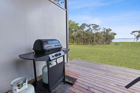 Avon - Waterfront Retreat - Foster Accommodation 4