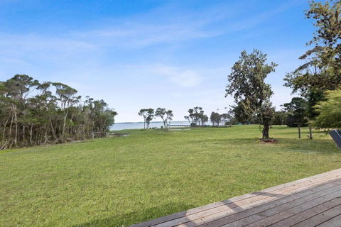 Avon - Waterfront Retreat - Foster Accommodation 2