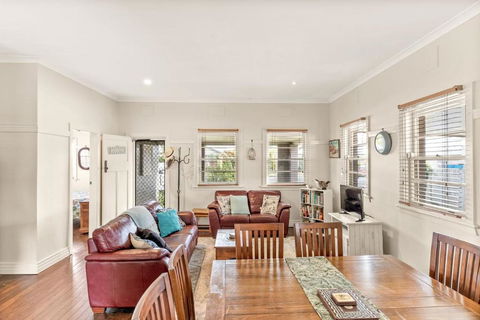 Avondale 7 Cashmore Street - Foster Accommodation 1