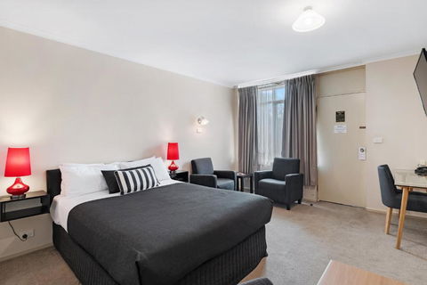 Avondel Motor Inn - Foster Accommodation 2