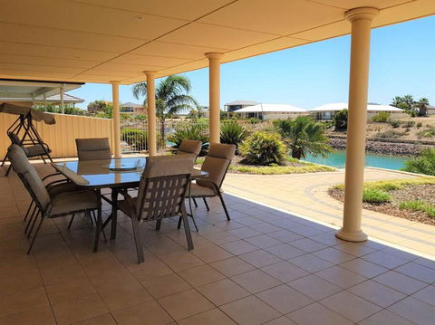 Avventura - Foster Accommodation 0