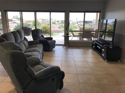 Avventura - Foster Accommodation 4