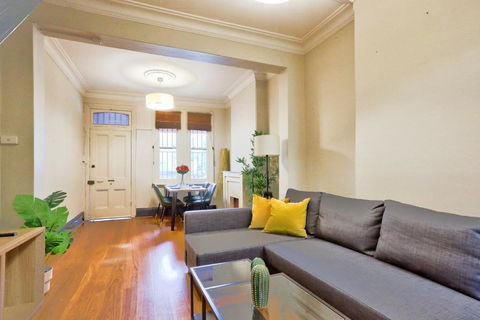 Awesome 2 Bedroom House Surry Hills - Foster Accommodation 3