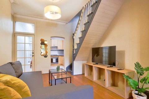 Awesome 2 Bedroom House Surry Hills - Foster Accommodation 1
