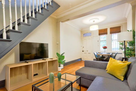 Awesome 2 Bedroom House Surry Hills - Foster Accommodation 0