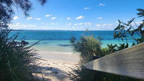AXL Orion Beach Home: Beach Front - Foster Accommodation 2