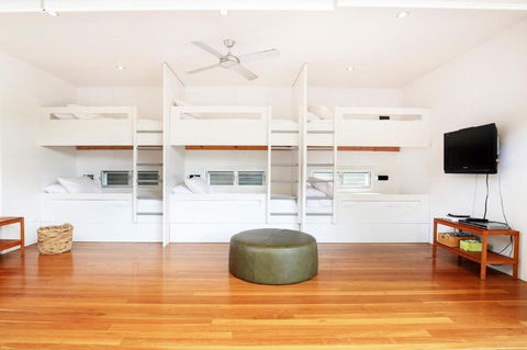 Ayana - Pet Friendly - Directly Opposite Beach - Fireplace - Foster Accommodation 4