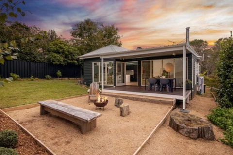 Ayla Cottage - Cosy Escape - Foster Accommodation 0