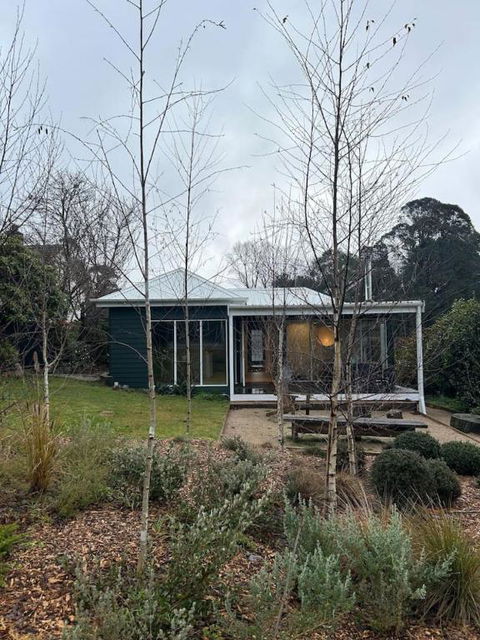Ayla Cottage - Cosy Escape - Foster Accommodation 3