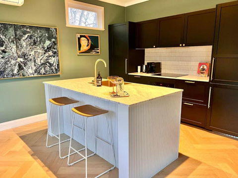 Ayla Cottage - Cosy Escape - Foster Accommodation 4