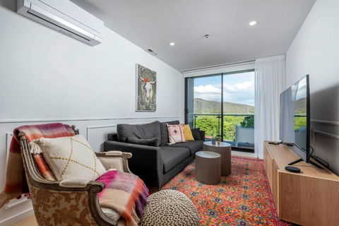 Awesome Brooklyn Inspired Stay - Mt Ainslie View - Foster Accommodation 4