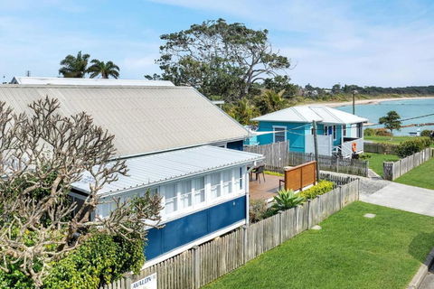 Avalon Vintage Beachside Family Getaway - Foster Accommodation 1